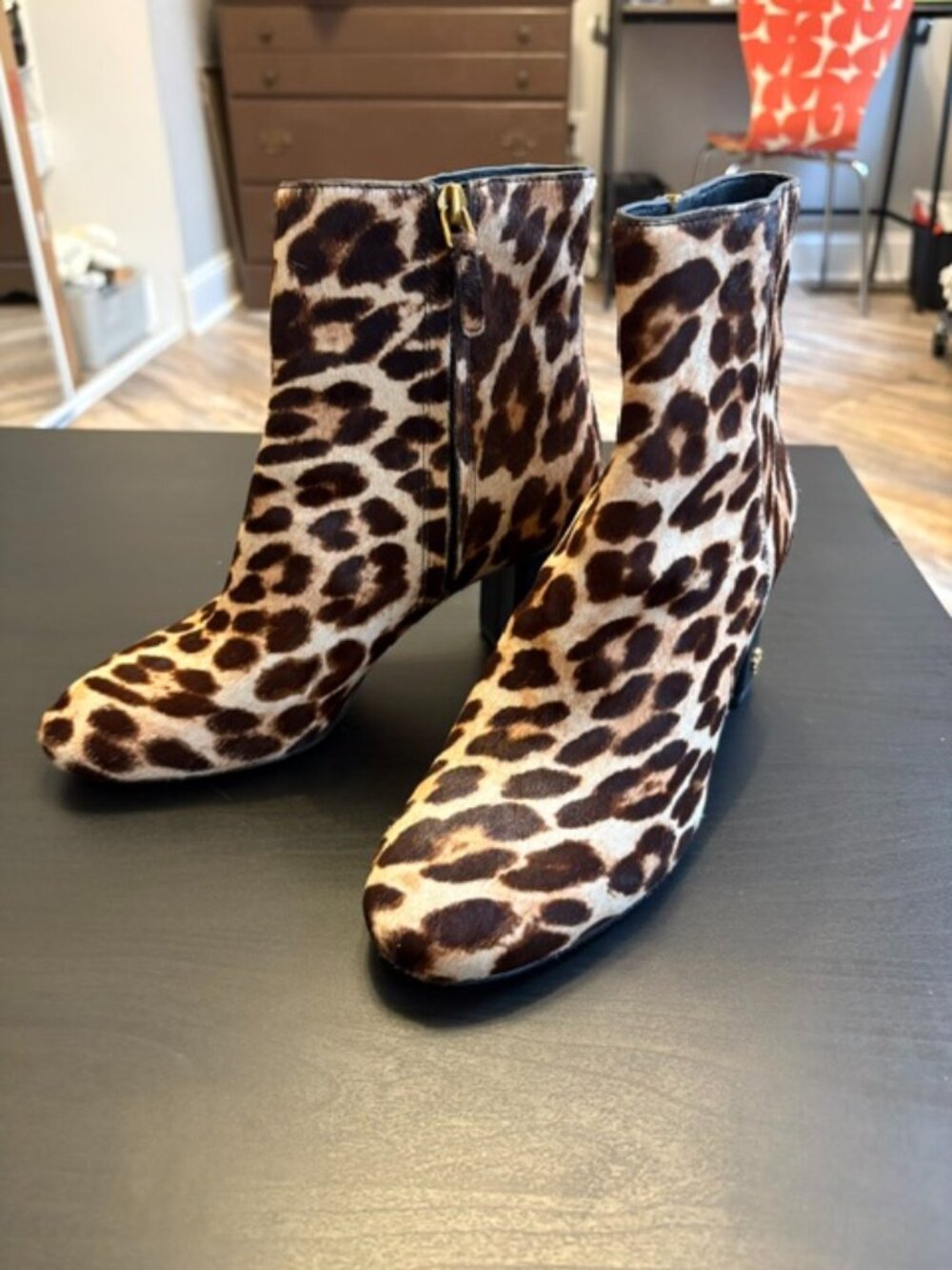 Tory Burch Size 6 Leopard Print Booties
